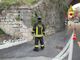 Via Dalmazia, cede il muro del ponte ferroviario. I vigili del fuoco transennano l'area