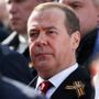 Trump e l'ultimatum a Putin sull'Ucraina, la replica di Medvedev: &quot;Gioca, ma rischia guerra contro Usa&quot;