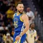 Curry, magia in Nba: fa canestro... dal tunnel degli spogliatoi Curry, magia in Nba: fa canestro... dal tunnel degli spogliatoi