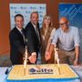 Taglio della torta per i dieci anni di Alfa