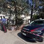I carabinieri davanti all'ospedale di Angera