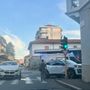 Incrocio tra viale Pirandello e via Milazzo, ennesimo incidente e auto contro un muro
