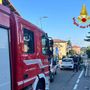 FOTO. Due auto si scontrano in via Jamoretti: tre persone ferite a Induno Olona