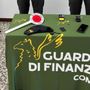 All'esame della patente con auricolare e ricetrasmittente sotto ai vestiti: denunciato un 22enne della provincia di Varese