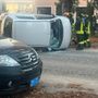 L'auto che si è ribaltata in via Ippolito Nievo a Busto L'auto che si è ribaltata in via Ippolito Nievo a Busto