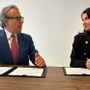 La firma tra Michaela Castelli, presidente Sea e Mauro Vitiello, presidente della Camera di Commercio di Varese e di Fondazione Varese Welcome