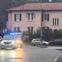 Ambulanza e polizia locale sul posto dopo l'incidente