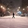 La super tempesta investe New York, neve record e incubo ghiaccio La super tempesta investe New York, neve record e incubo ghiaccio