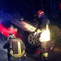 Le immagini dell'auto ribaltata stanotte in via per Golasecca a Vergiate