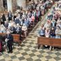 «Beati i nonni che sorridono e rasserenano»: in San Giovanni l’abbraccio dell’arcivescovo ai nonni