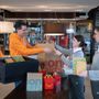 Un pasto e un sorriso a chi è più fragile: McDonald’s dona 190 pasti caldi a settimana nel Varesotto Un pasto e un sorriso a chi è più fragile: McDonald’s dona 190 pasti caldi a settimana nel Varesotto