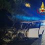 Auto in fiamme nella notte dopo un incidente sull'Autostrada dei Laghi
