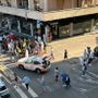 I primi soccorsi in via Carcano (foto inviata in redazione da una nostra lettrice)