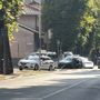 Auto finisce sul marciapiede, giù palo in viale Alfieri