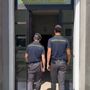A sedici anni trovato con mezzo etto di hashish e bilancino: denunciato dalla Guardia di Finanza A sedici anni trovato con mezzo etto di hashish e bilancino: denunciato dalla Guardia di Finanza