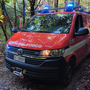 Le operazioni di soccorso del parapendista precipitato su un albero a Cittiglio