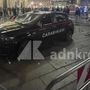 Scontri a Milano, auto dei carabinieri distrutta in piazza Duomo Scontri a Milano, auto dei carabinieri distrutta in piazza Duomo