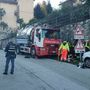 Incidente mortale a Baveno: l'uomo avrebbe tentato di fermare il camion per evitare altre auto Incidente mortale a Baveno: l'uomo avrebbe tentato di fermare il camion per evitare altre auto