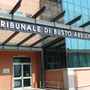 Fuga spericolata fino a Gallarate: coppia di 20enni arrestata, lei incinta e in auto merce rubata