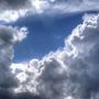 Il sole lascerà spazio in serata e nella notte a rovesci e temporali: allerta gialla sul Varesotto. Da domani favonio, 25 aprile con il sole