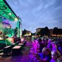 Sul palco di piazzale mercato a Tradate tanta musica e divertimento