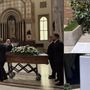 VIDEO E FOTO. L'ultimo abbraccio a Davide Gorla: la commozione e il ricordo a Castellanza. «Siamo qui a dirgli grazie«