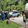 Schianto tra due auto sulla provinciale tra Laveno e Leggiuno. Una macchina ribaltata e due feriti