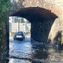 FOTO. Il ponticello fedelmente a mollo, aspettando i lavori