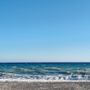 Un 75enne si tuffa con la bandiera rossa e rischia di annegare a Bordighera, quattro bagnini lo salvano: «Andrebbe multato e denunciato»