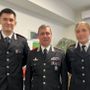 I carabinieri Stefano e Stefania Sandu, al centro il comandante provinciale di Varese colonnello Marco Gagliardo