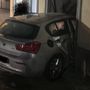 Auto impazzita in piazza Vittorio Emanuele, distrutta una vetrina