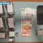 La droga, il denaro e il materiale sequestrato dalla polizia di Stato