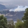 VIDEO. Incendio nei boschi sopra Arolo di Leggiuno forse causato da un fulmine