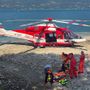 I vigili del fuoco impegnati nelle operazioni di recupero del cadavere a Caldè I vigili del fuoco impegnati nelle operazioni di recupero del cadavere a Caldè
