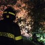 Maxi incendio alle porte di Como, fiamme vicino alle abitazioni: evacuate cinque persone Maxi incendio alle porte di Como, fiamme vicino alle abitazioni: evacuate cinque persone