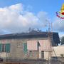 Le immagini dell'incendio del tetto della casa a Fagnano Olona nelle foto dei vigili del fuoco Le immagini dell'incendio del tetto della casa a Fagnano Olona nelle foto dei vigili del fuoco