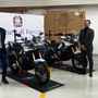 Il questore di Varese Carlo Mazza (a sinistra) e il CEO di MV Agusta Luca Martin in posa con le due moto da Enduro donate oggi alla Polizia di Varese Il questore di Varese Carlo Mazza (a sinistra) e il CEO di MV Agusta Luca Martin in posa con le due moto da Enduro donate oggi alla Polizia di Varese