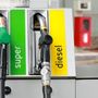 Carburanti, l’allarme dei consumatori: stangata benzina, quasi 9 euro in più per un pieno