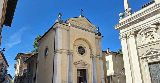 L’Eucaristia fino all’ultimo e oltre: nella bara di monsignor Livetti il suo “libro delle messe” L’Eucaristia fino all’ultimo e oltre: nella bara di monsignor Livetti il suo “libro delle messe”
