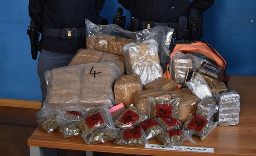 Maxi sequestro di hashish e marijuana nel Varesotto: recuperati 24 chili di droga, due persone in manette