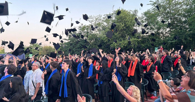 Tocco al cielo e un messaggio di pace: il Diploma Day dell’Ite Tosi per 424 neo maturi Tocco al cielo e un messaggio di pace: il Diploma Day dell’Ite Tosi per 424 neo maturi