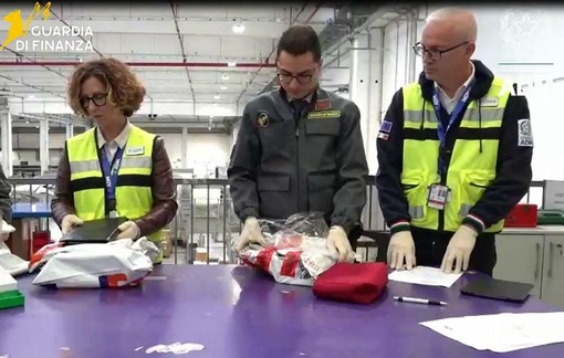 I controlli a Malpensa finalizzati al contrasto del commercio di capi d'abbigliamento contraffatti
