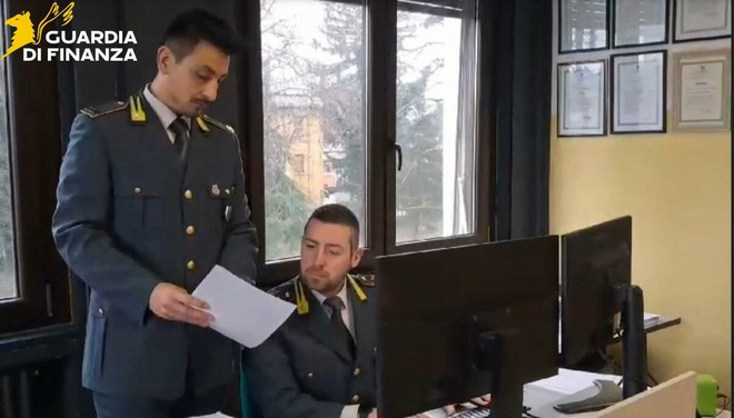 La Guardia di Finanza scopre sette lavoratori in nero in tre attività commerciali. Sanzioni per 50mila euro