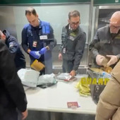 I controlli degli operatori e parte del materiale sequestrato