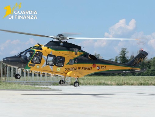 Esercizio abusivo della navigazione aerea, elicottero sequestrato dalla Guardia di Finanza di Como e Varese
