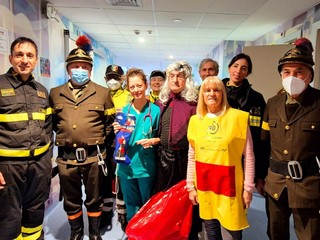 La visita delle Befana nei reparti di Varese, Cittiglio, Tradate e Busto Arsizio La visita delle Befana nei reparti di Varese, Cittiglio, Tradate e Busto Arsizio