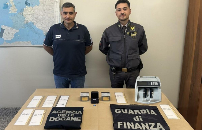Finti turisti fermati in dogana: in auto nascondevano sette lingotti d’oro e un anello con dodici diamanti