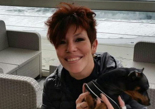 Milanese in Liguria muore stroncata da aneurisma a 43 anni: era incinta di due gemelli