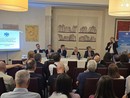 Confcommercio Busto Arsizio e Medio Olona è unita. Anche da una vetrofania