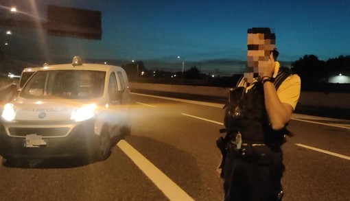 Donna picchiata in strada: l’intervento eroico di due giovanissime e di una guardia giurata scongiura il peggio